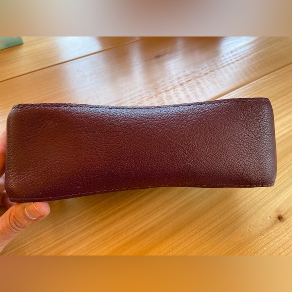 Portland Leather plum artisan Bag with Textured Finish - Picture 9 of 12
